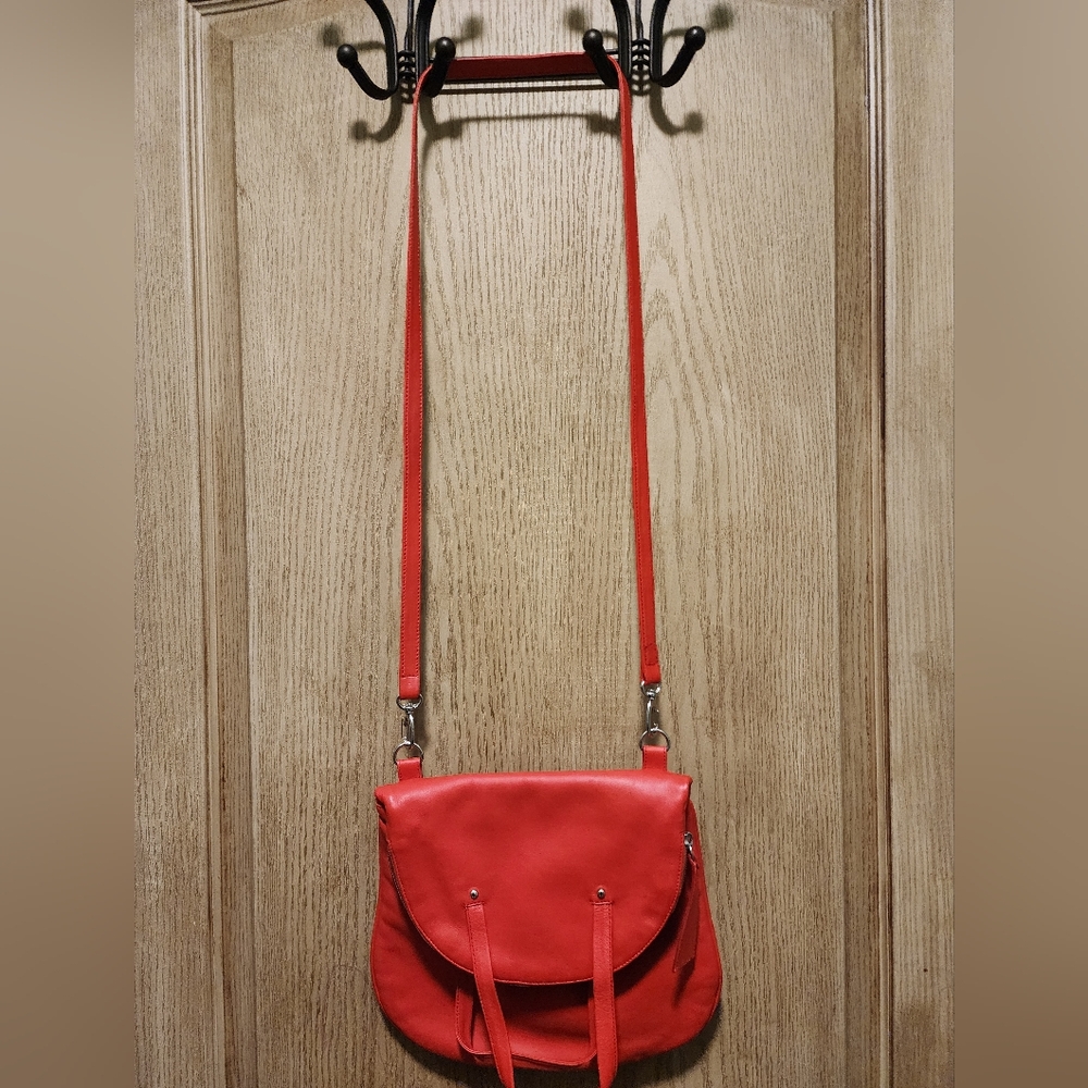 Casa Lopez Vibrant Red Leather Crossbody Bag with Sleek Design
